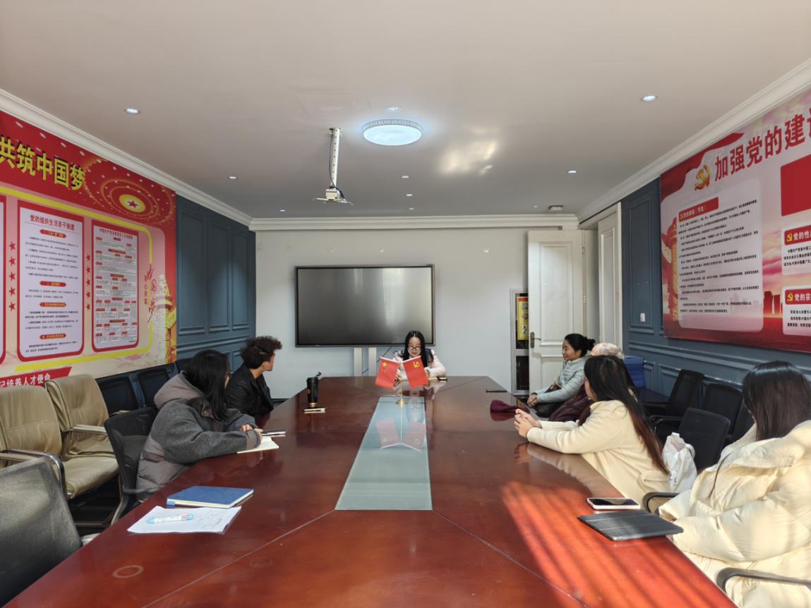 英语语言学院召开2025-2026学年第一学期外籍教师座谈会