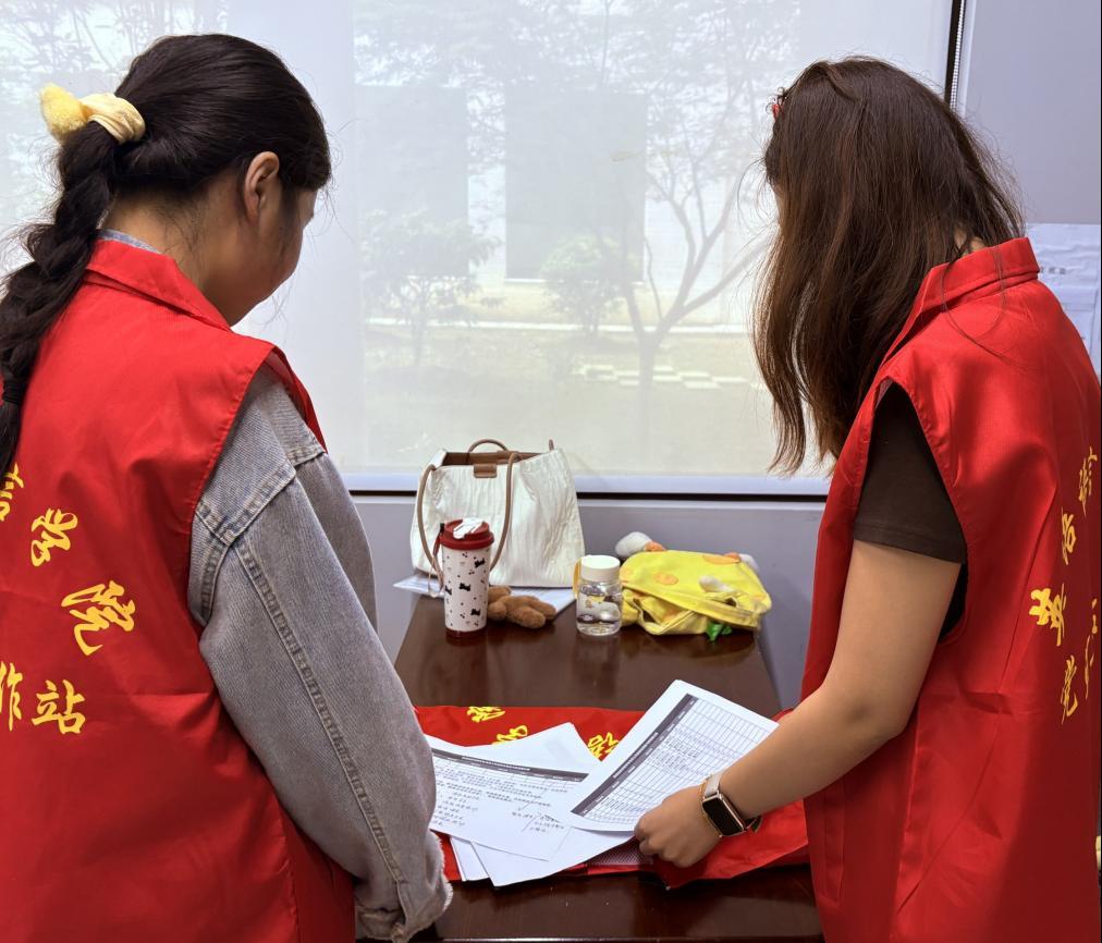 “党建引领守安全，党员志愿护校园”——英语语言学院开展校园安全隐患大排查志愿服务活动