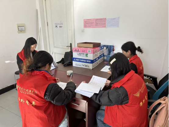 坚守岗位显担当，履职尽责亮风采——西方语言学院学生第一党支部开展值班服务活动